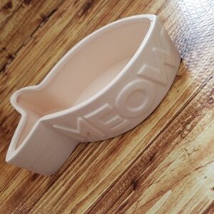 Furry Friends & Co Ceramic Cat Meow Fish Shaped Deep Cream Pet Bowl Water